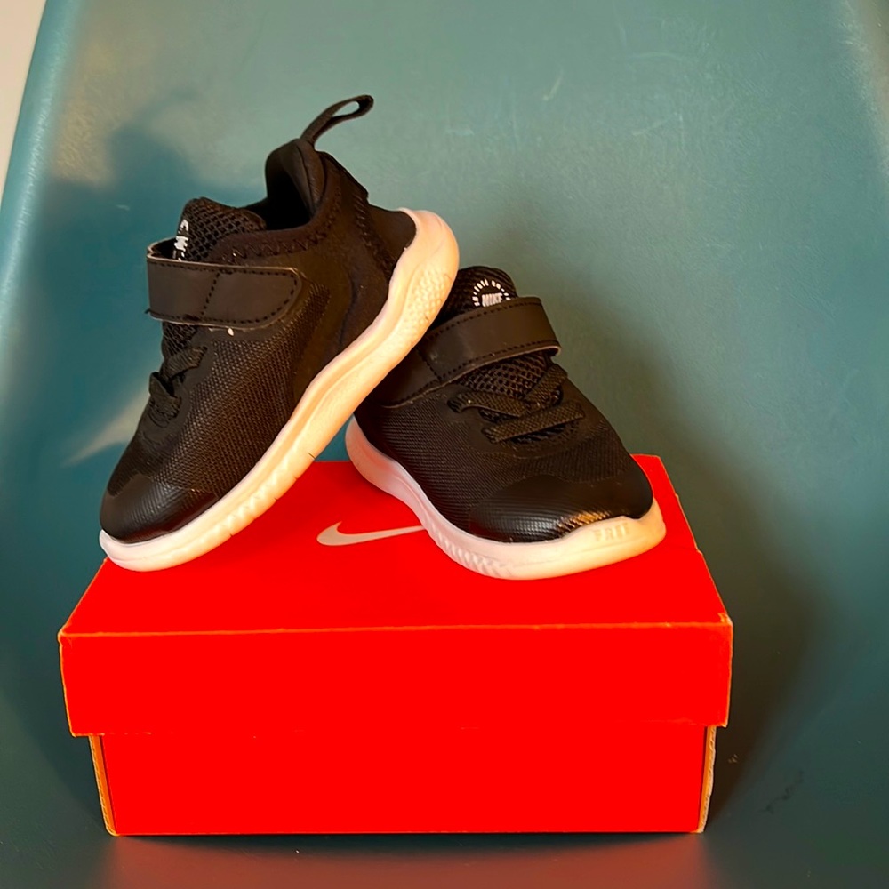 Nile Free Run Tennis Shoes, Toddler Sz5.5